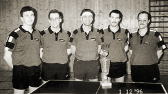 Kreispokalsieger aus Plankstadt Die TSG Plankstadt errang mit den Stützen der ersten Mannschaft den Kreispokalsieg. Von links: Jürgen Lorenz, Holger Seitz, Wolfgang Blümle, Heiko Treiber und Michael Weick