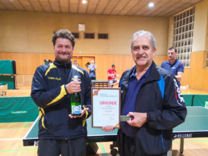 Ehrung von Günther Ochs mit der Spielerplakette des BaTTV für 60 Jahre aktive Spielertätigkeit