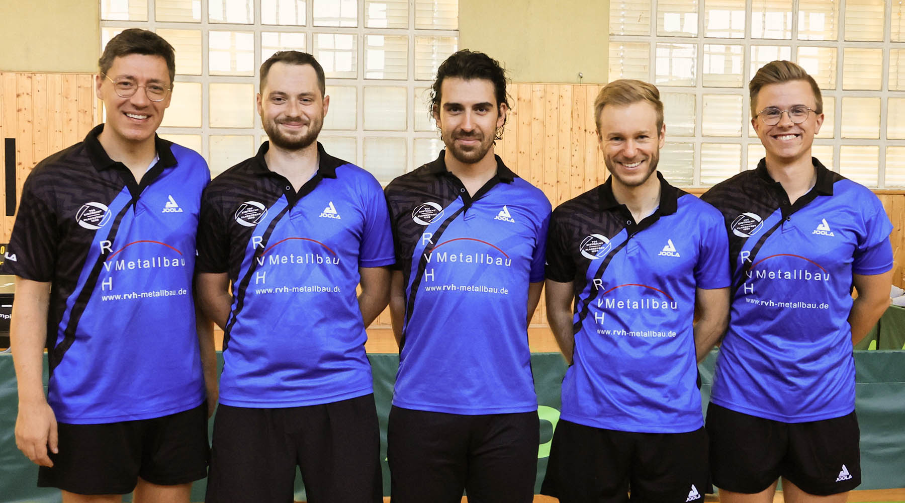 1. Mannschaft - Wenn die Sennhalle zu einem Fußballstadion wird